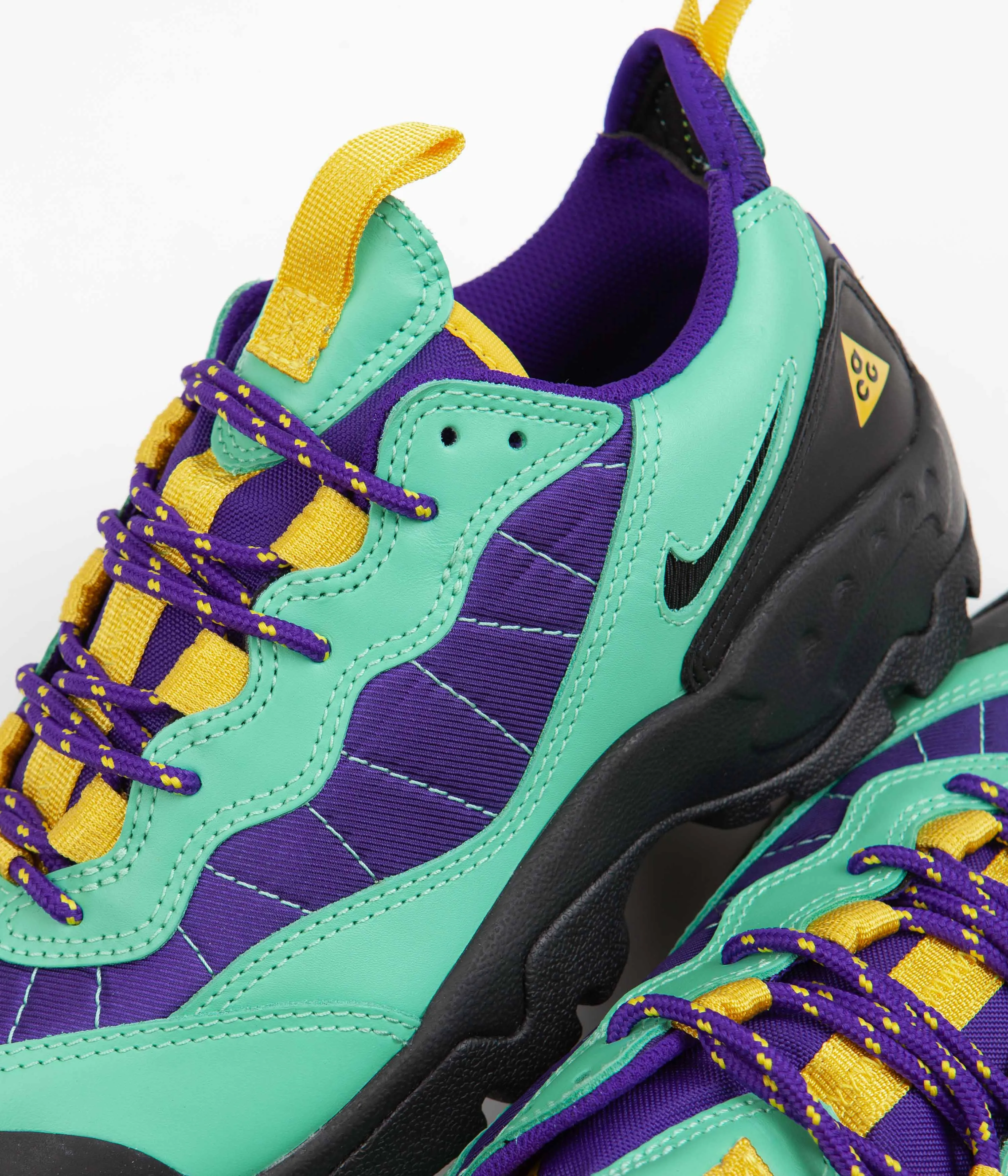 Nike ACG Air Mada Shoes - Light Menta / Black - Electro Purple