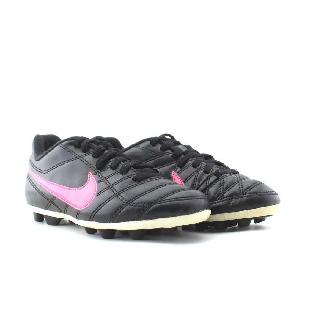 NIKE CHASER SOCCER CLEAT