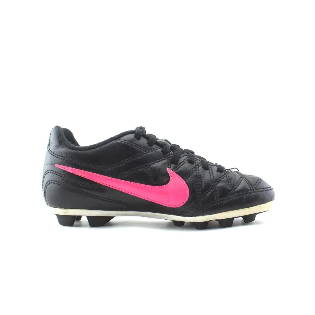 NIKE CHASER SOCCER CLEAT