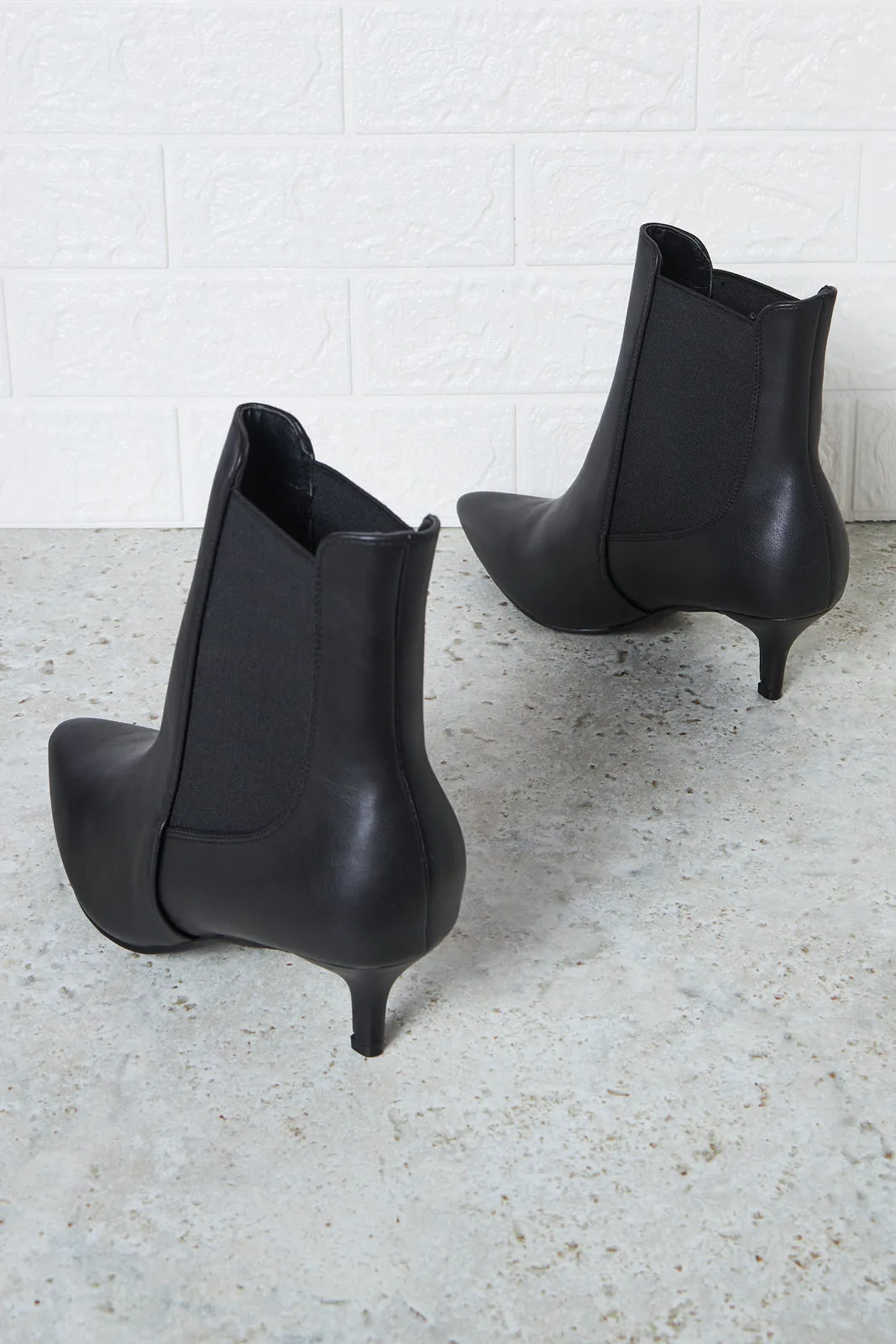 Women Black Solid Boot