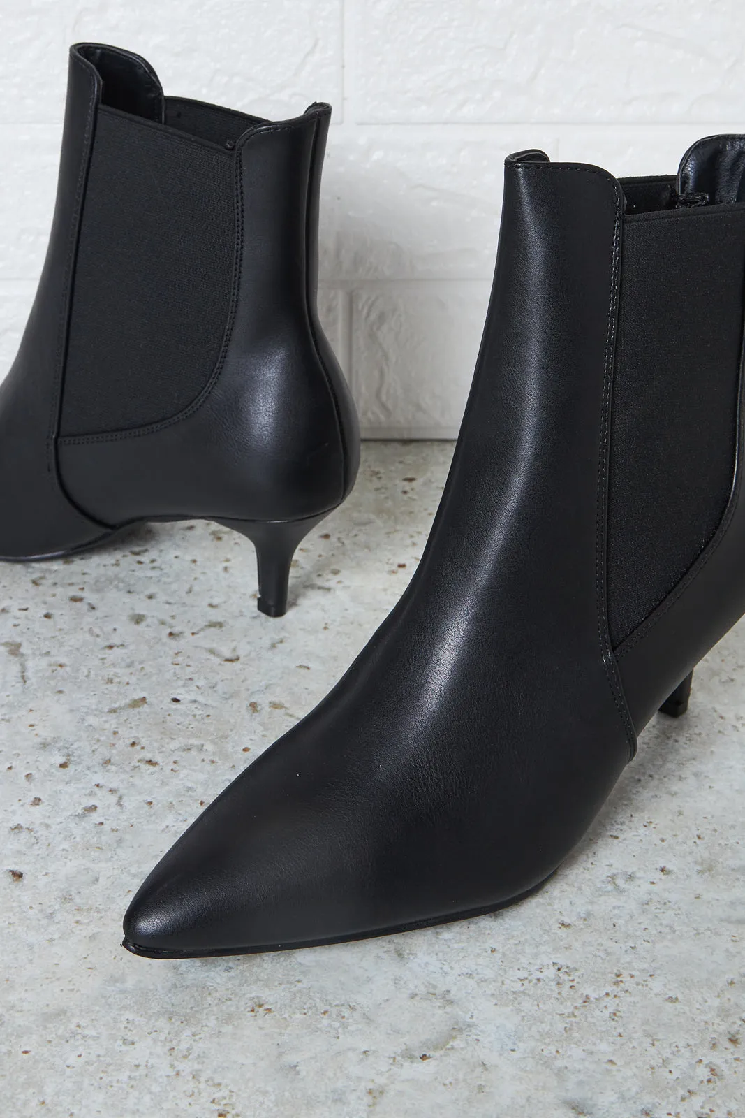 Women Black Solid Boot