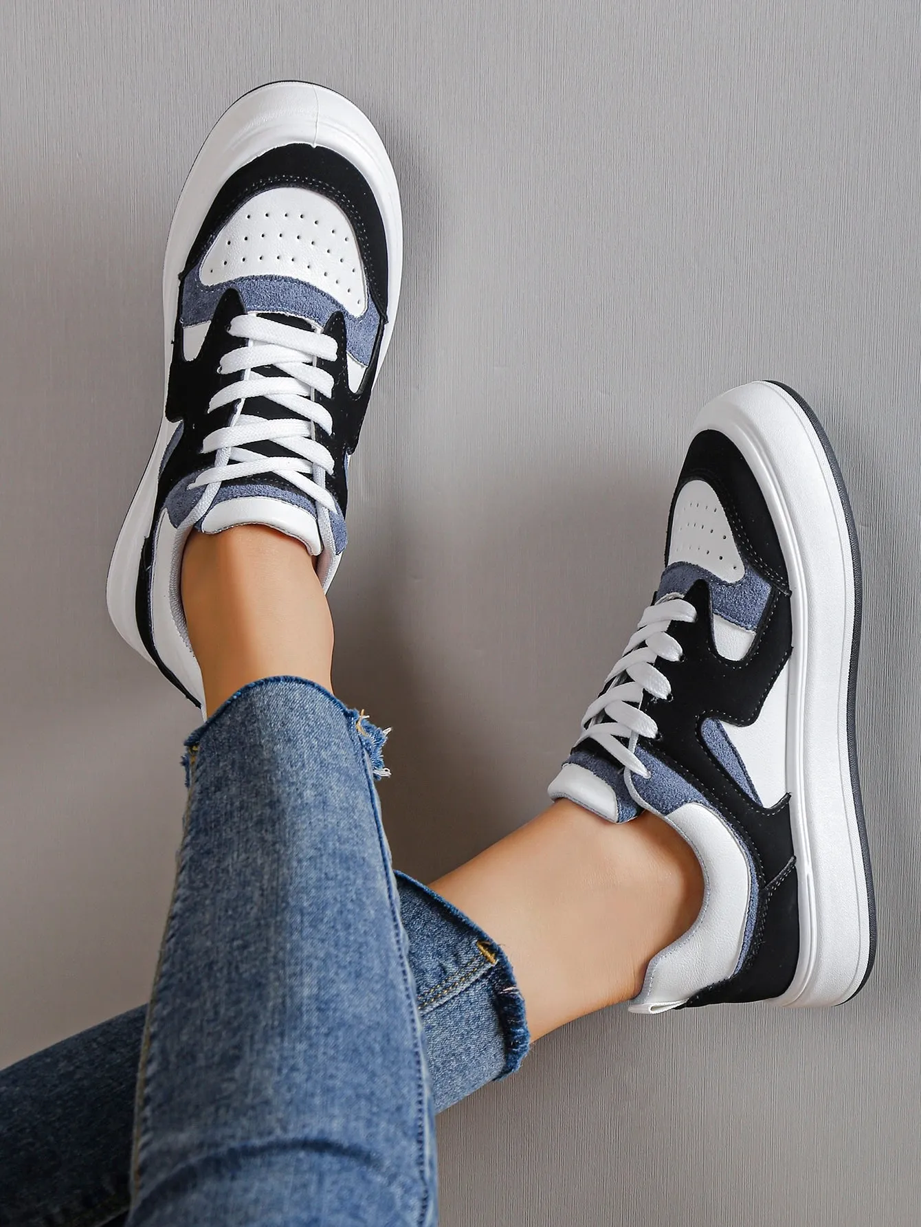 Women Minimalist Lace-up Front Skate Shoes, Sporty Outdoor Sneakers