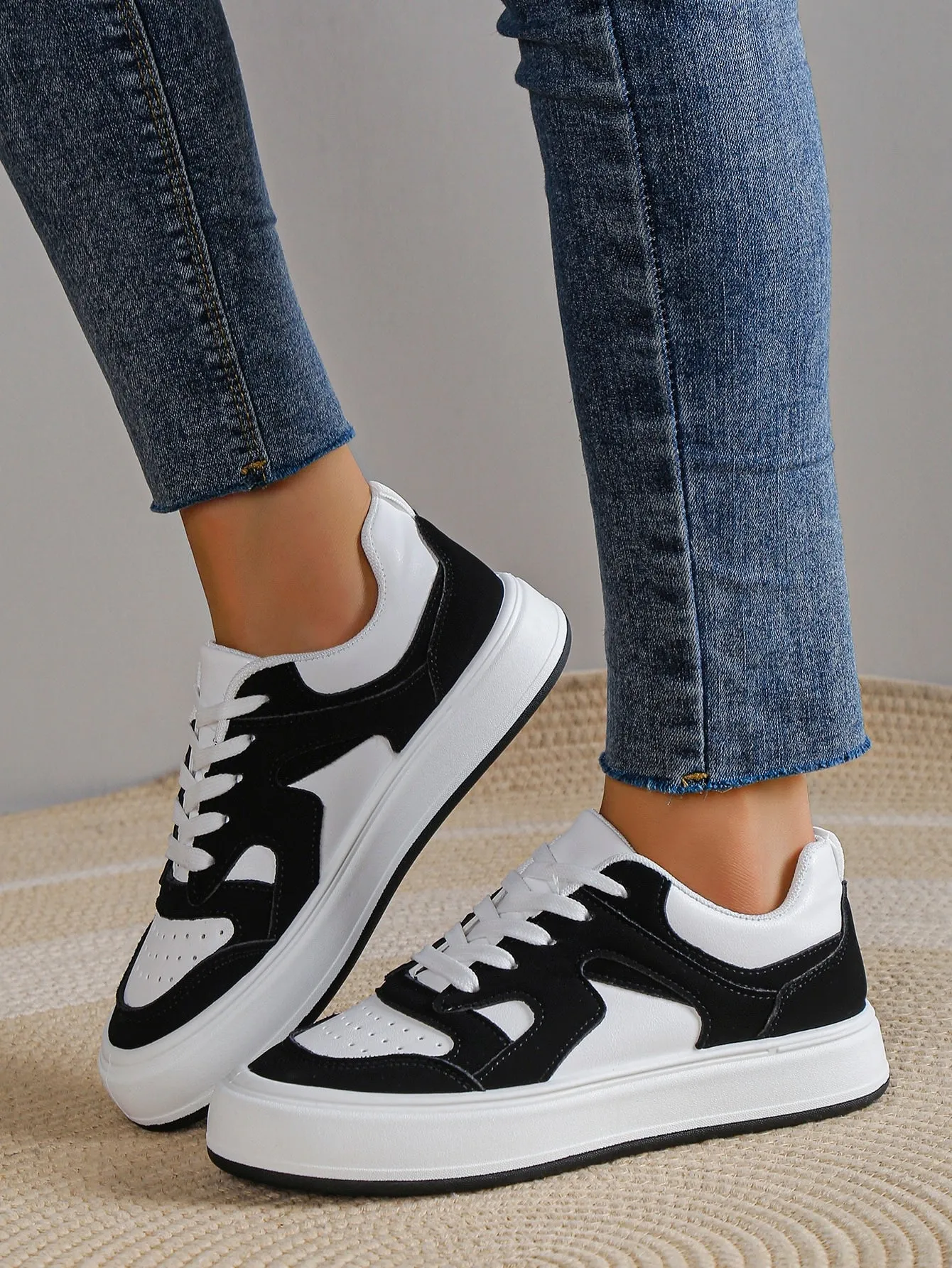 Women Minimalist Lace-up Front Skate Shoes, Sporty Outdoor Sneakers