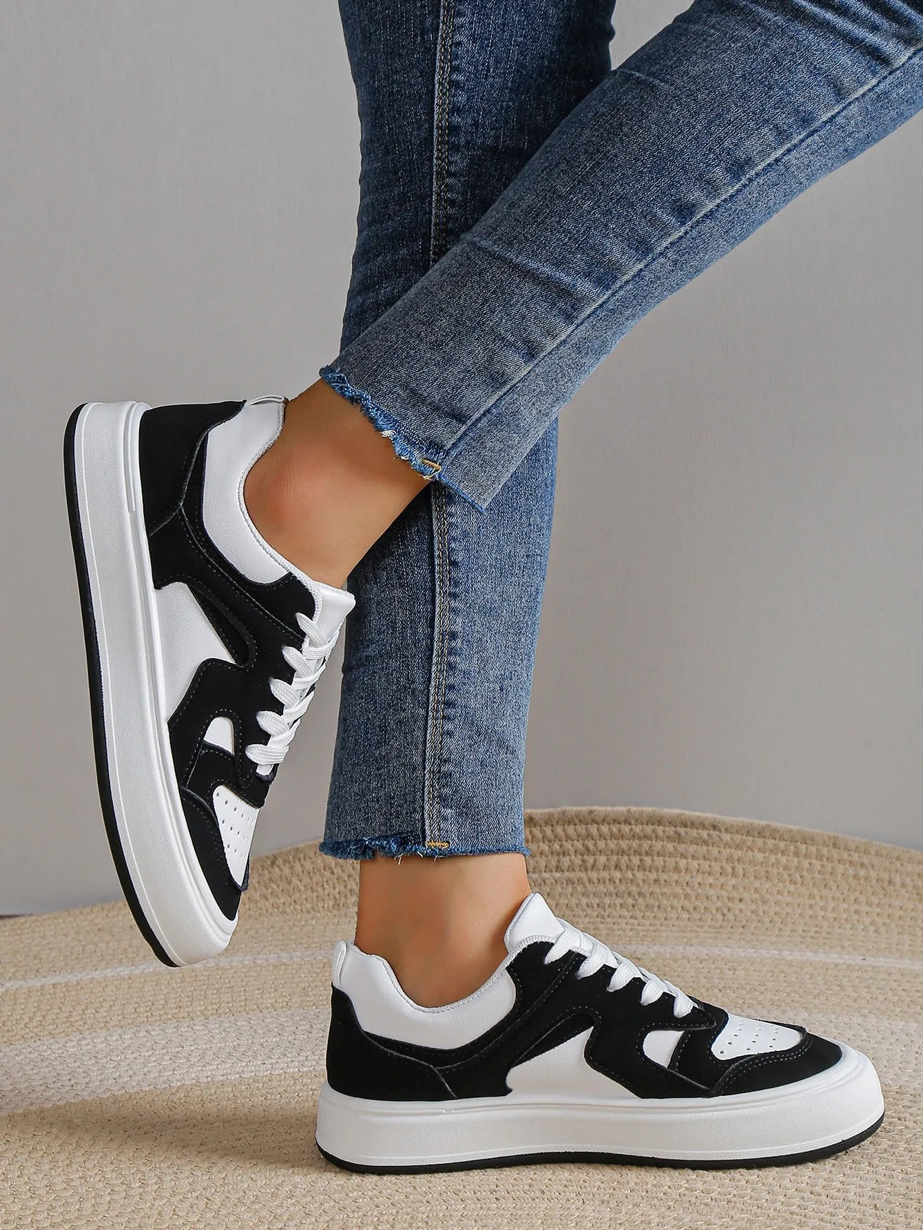 Women Minimalist Lace-up Front Skate Shoes, Sporty Outdoor Sneakers