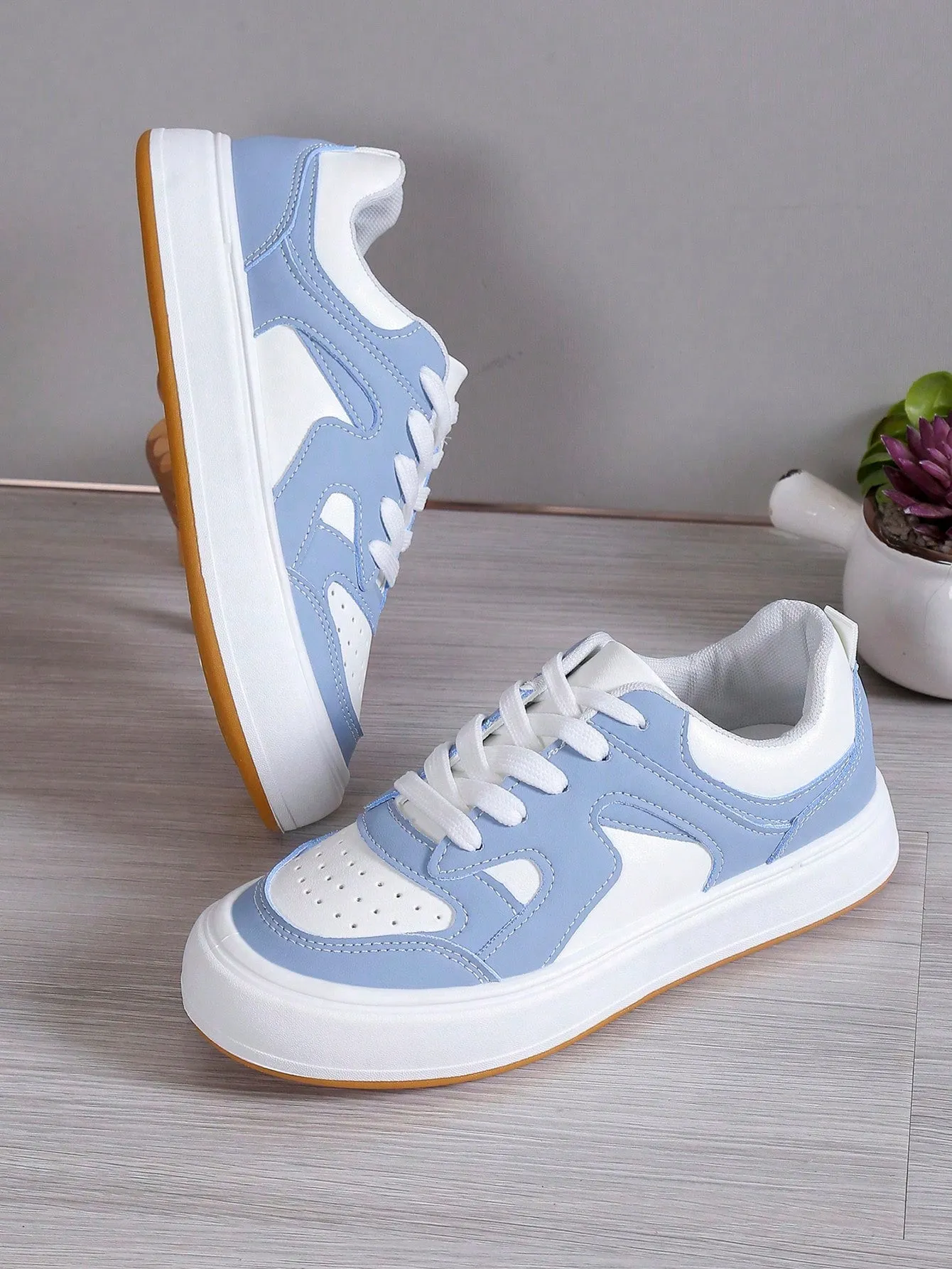 Women Minimalist Lace-up Front Skate Shoes, Sporty Outdoor Sneakers