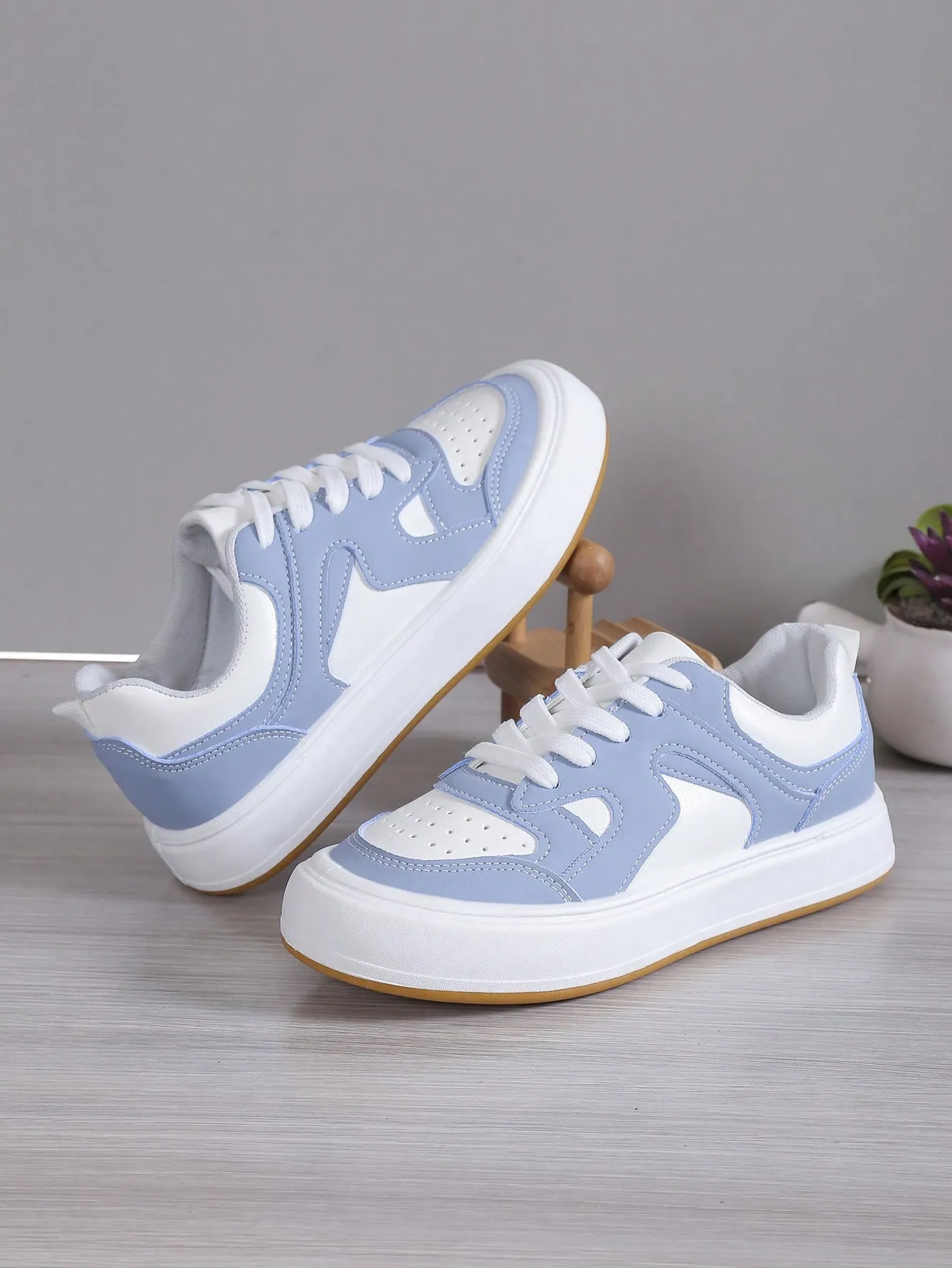 Women Minimalist Lace-up Front Skate Shoes, Sporty Outdoor Sneakers