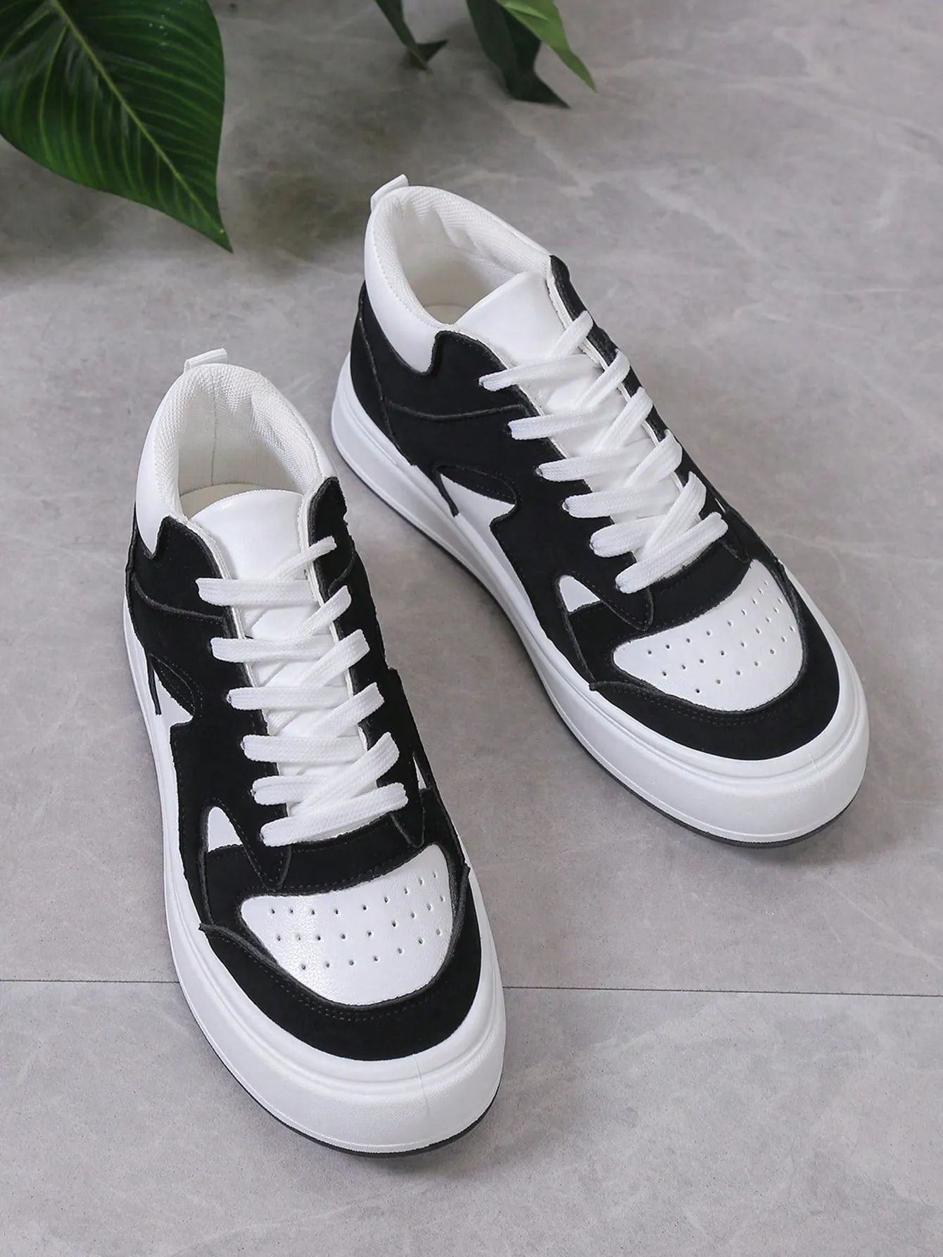 Women Minimalist Lace-up Front Skate Shoes, Sporty Outdoor Sneakers