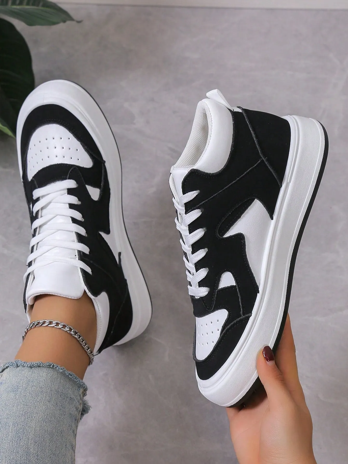 Women Minimalist Lace-up Front Skate Shoes, Sporty Outdoor Sneakers