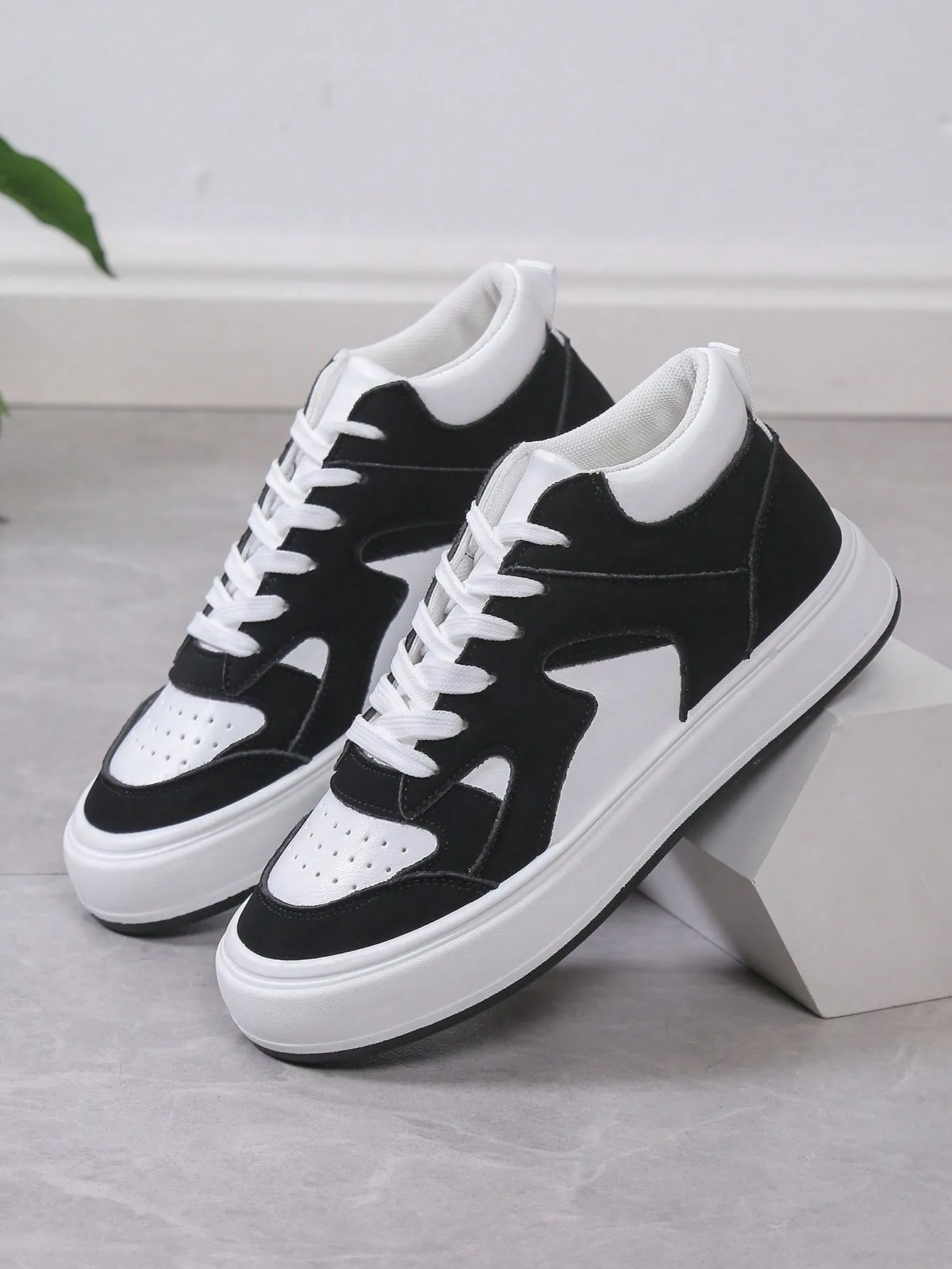 Women Minimalist Lace-up Front Skate Shoes, Sporty Outdoor Sneakers