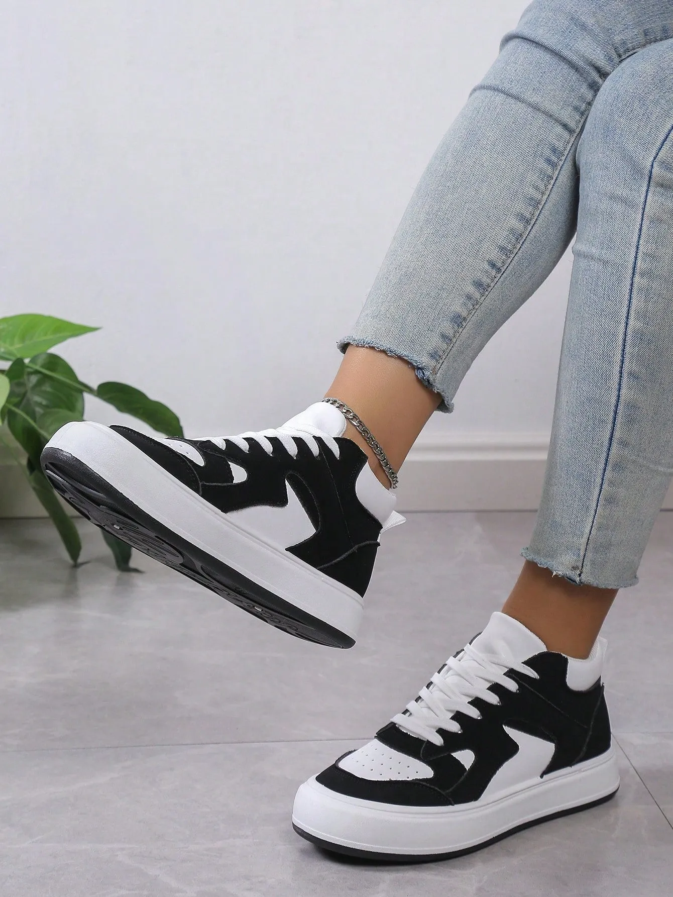 Women Minimalist Lace-up Front Skate Shoes, Sporty Outdoor Sneakers