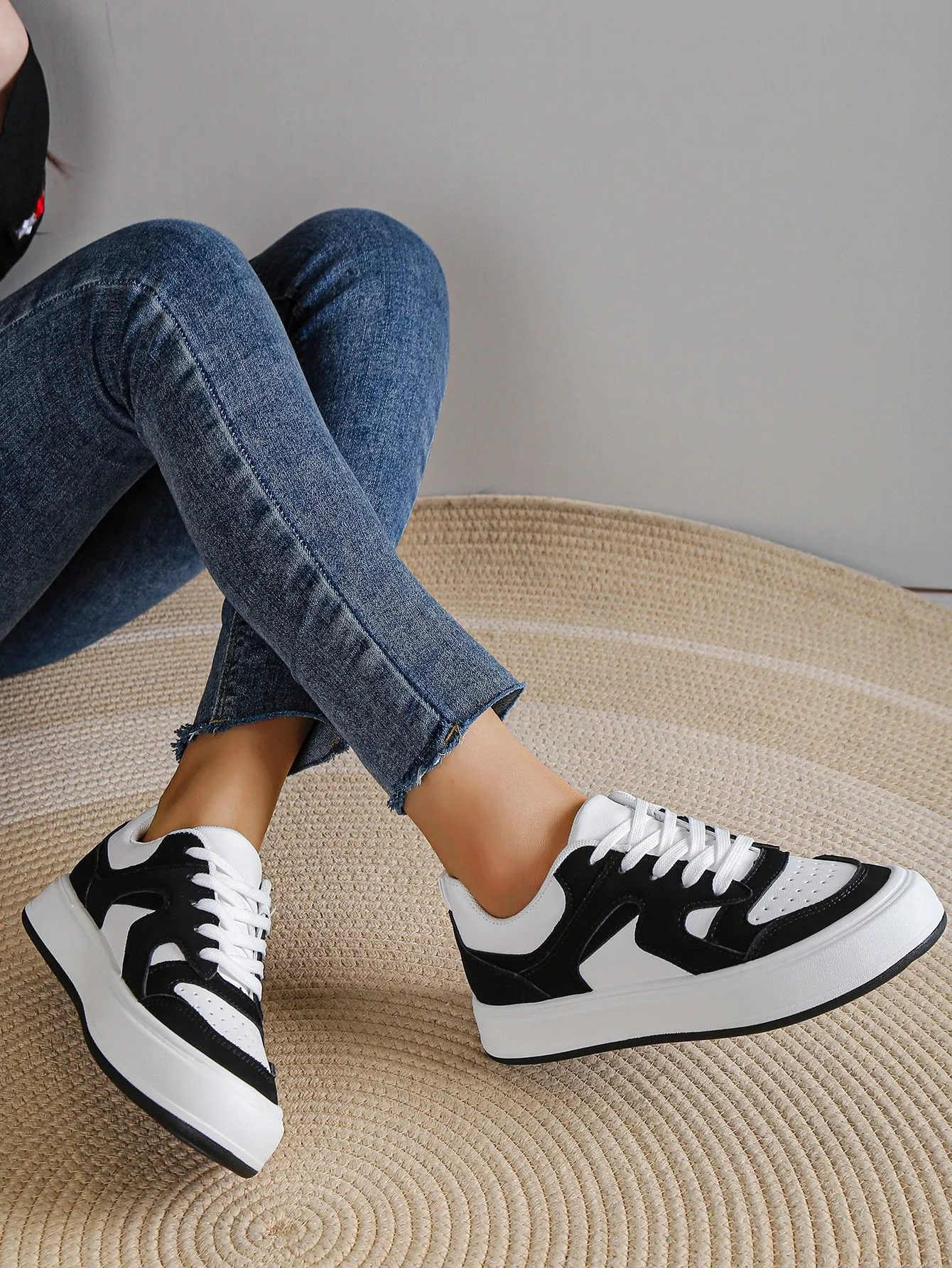 Women Minimalist Lace-up Front Skate Shoes, Sporty Outdoor Sneakers