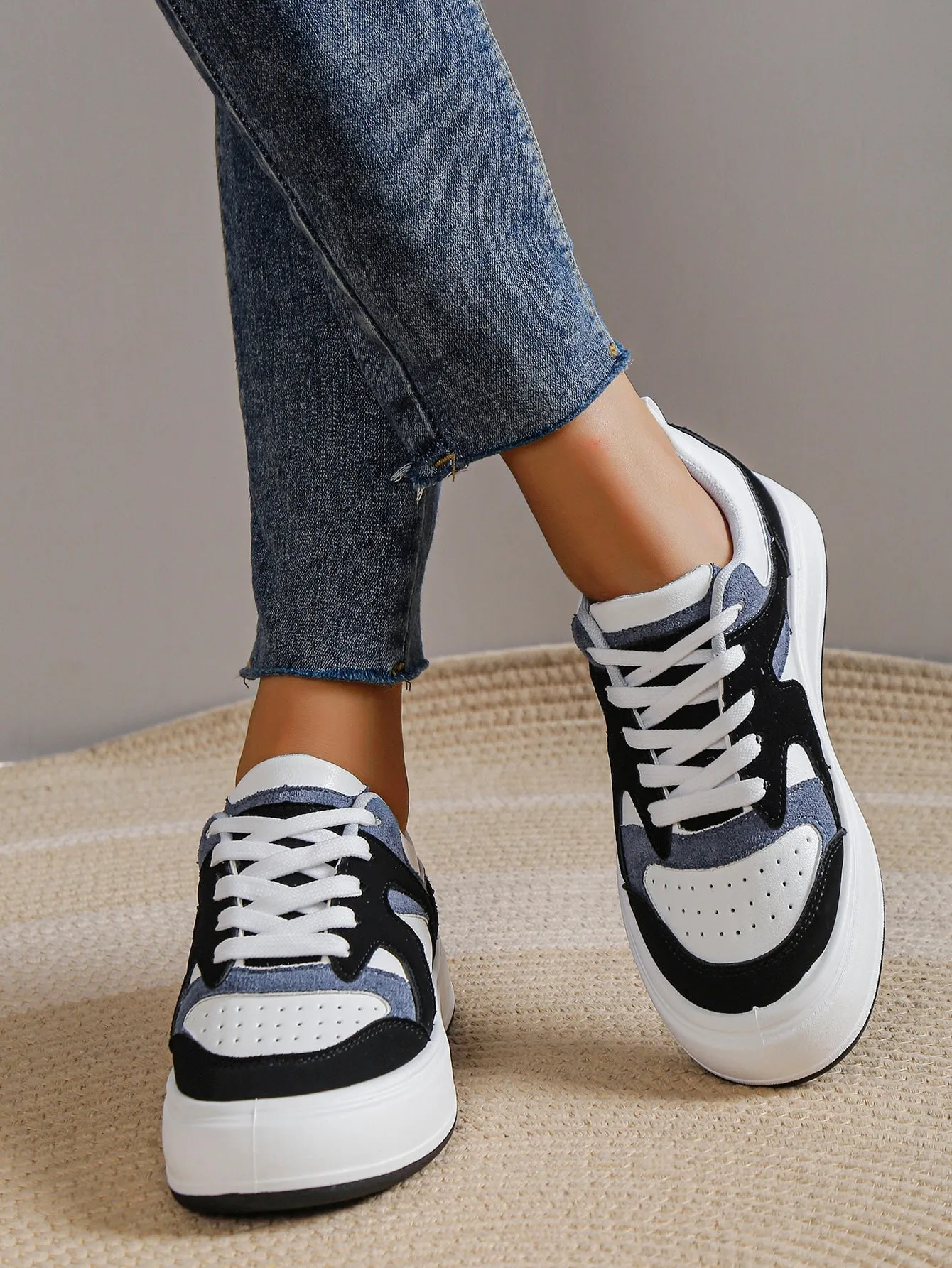 Women Minimalist Lace-up Front Skate Shoes, Sporty Outdoor Sneakers