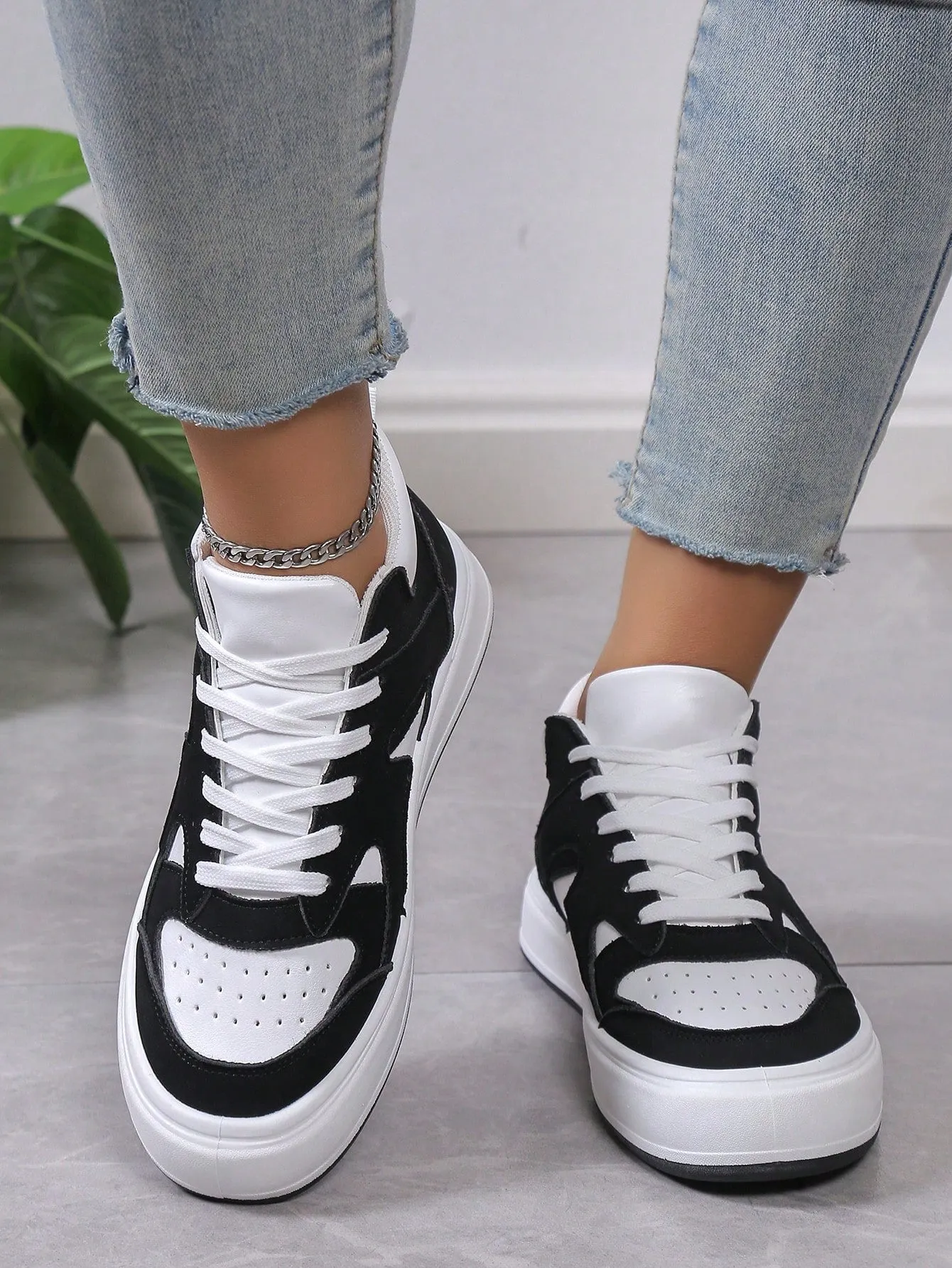 Women Minimalist Lace-up Front Skate Shoes, Sporty Outdoor Sneakers