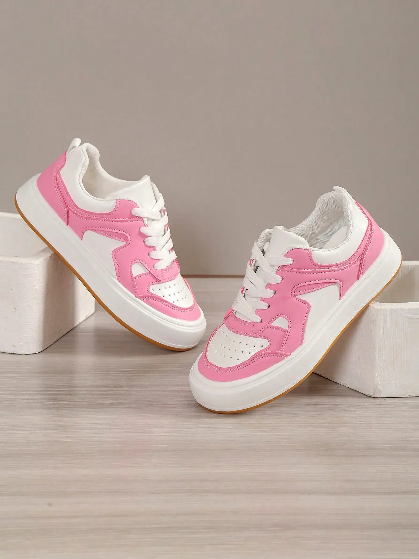 Women Minimalist Lace-up Front Skate Shoes, Sporty Outdoor Sneakers