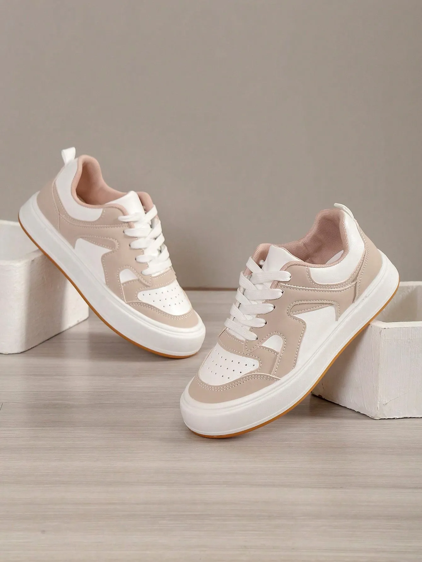 Women Minimalist Lace-up Front Skate Shoes, Sporty Outdoor Sneakers