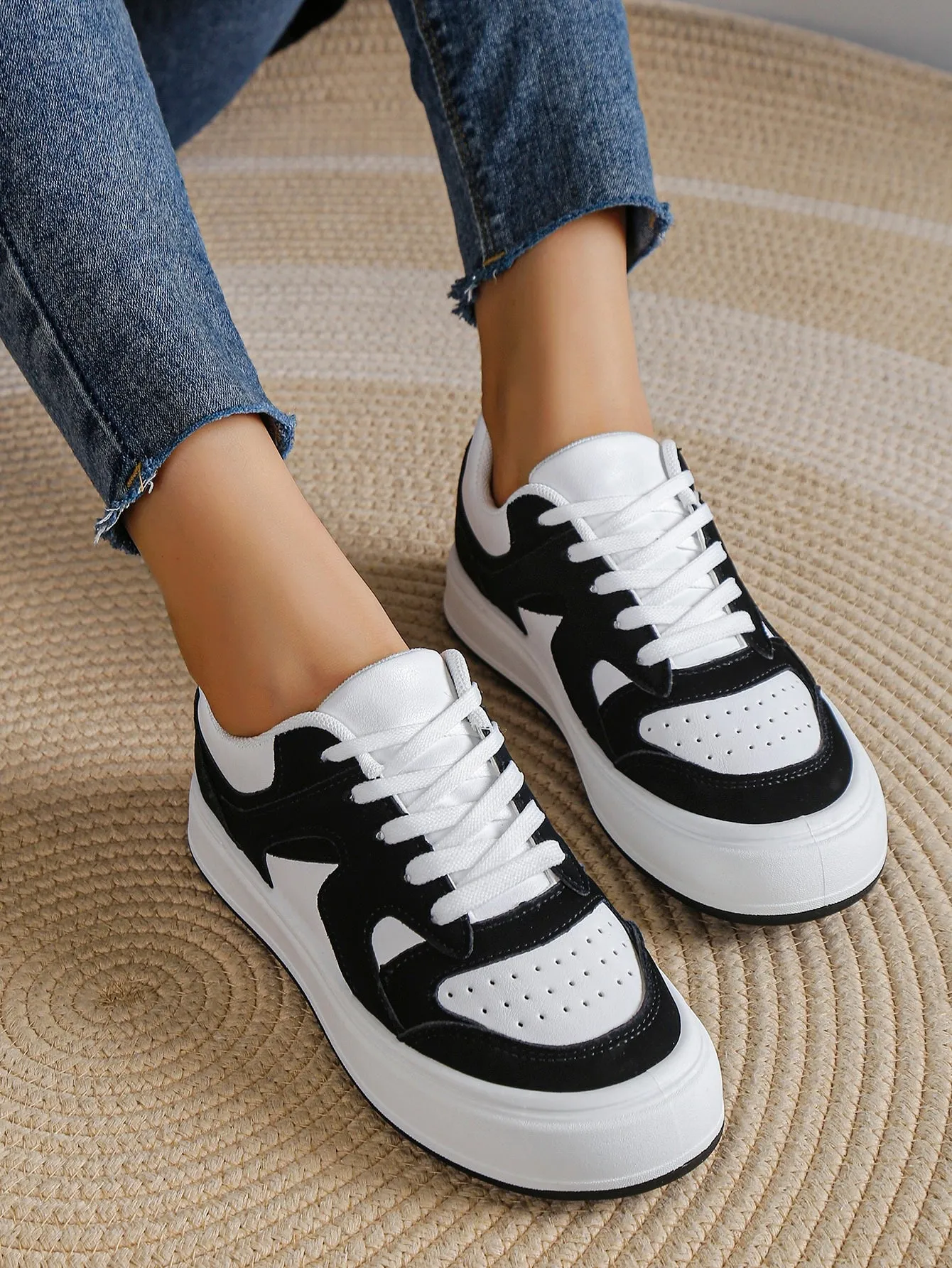 Women Minimalist Lace-up Front Skate Shoes, Sporty Outdoor Sneakers