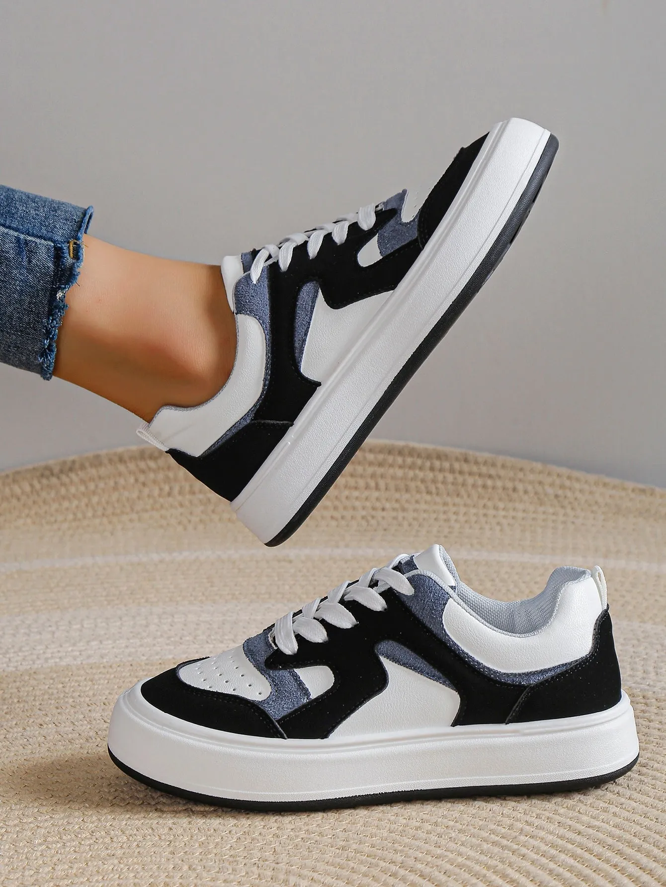 Women Minimalist Lace-up Front Skate Shoes, Sporty Outdoor Sneakers