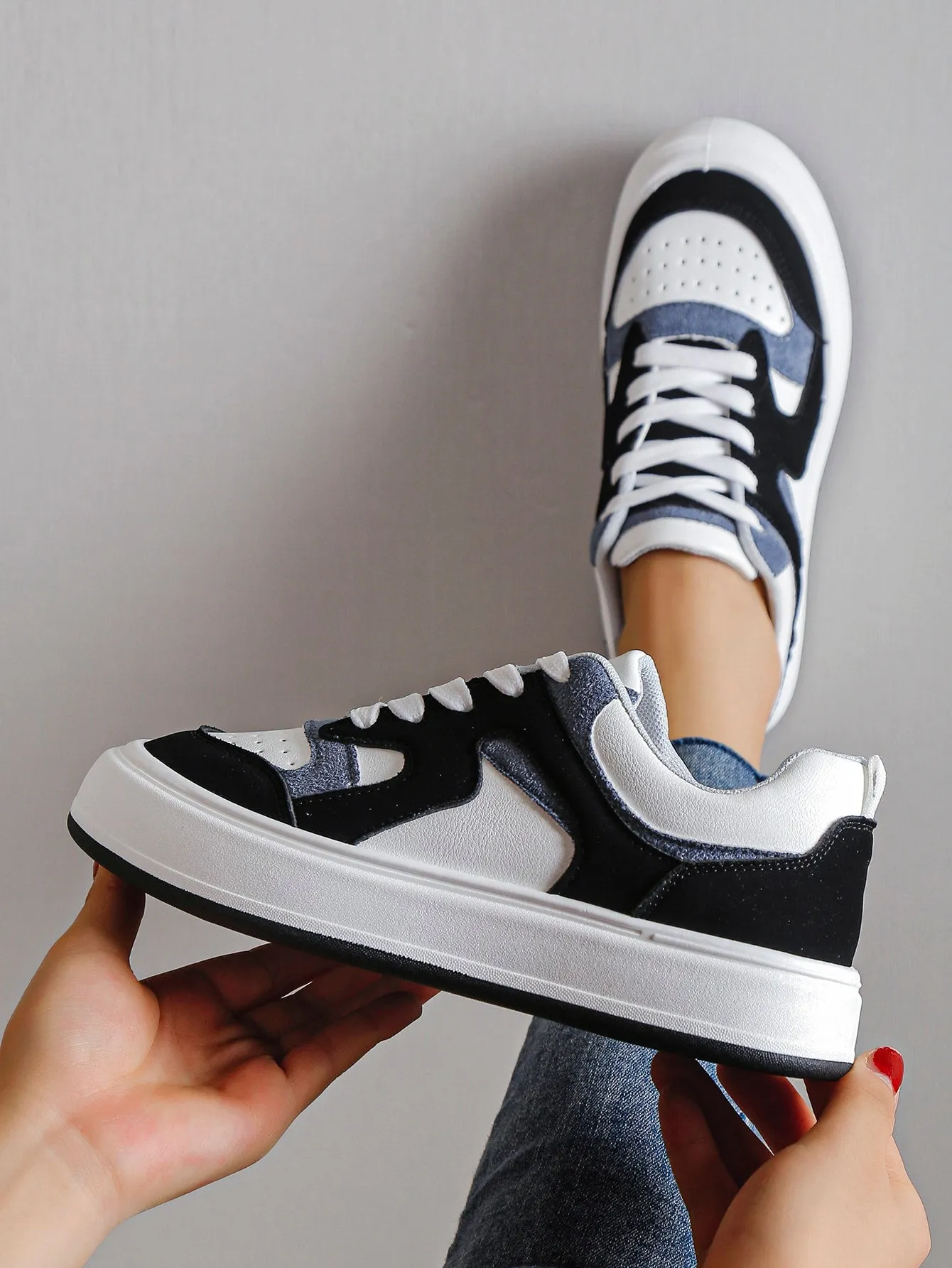 Women Minimalist Lace-up Front Skate Shoes, Sporty Outdoor Sneakers