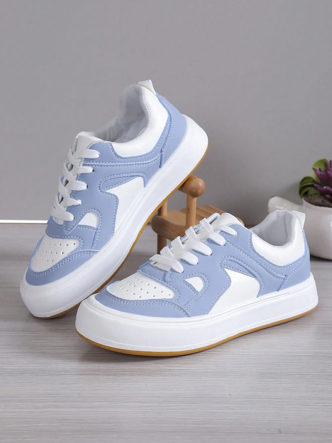 Women Minimalist Lace-up Front Skate Shoes, Sporty Outdoor Sneakers