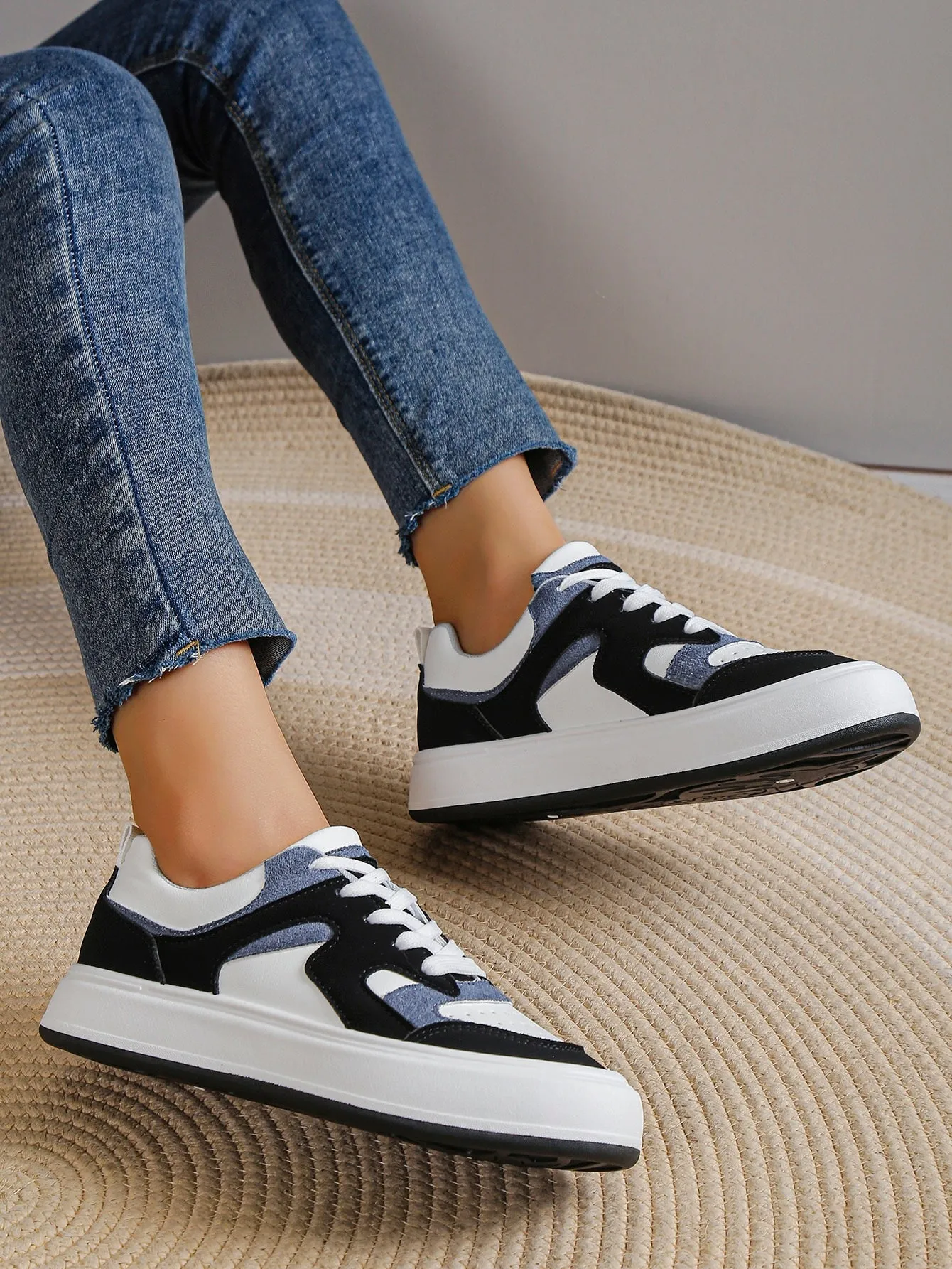 Women Minimalist Lace-up Front Skate Shoes, Sporty Outdoor Sneakers