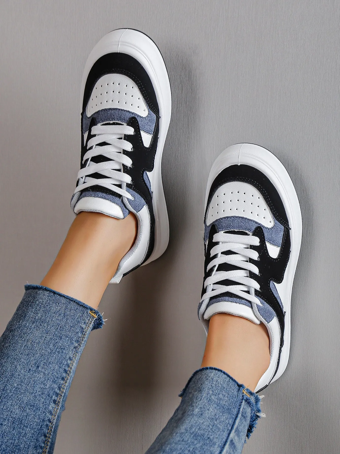 Women Minimalist Lace-up Front Skate Shoes, Sporty Outdoor Sneakers