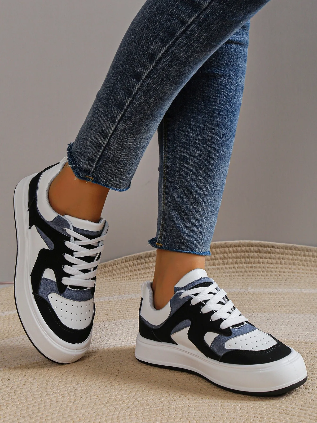 Women Minimalist Lace-up Front Skate Shoes, Sporty Outdoor Sneakers