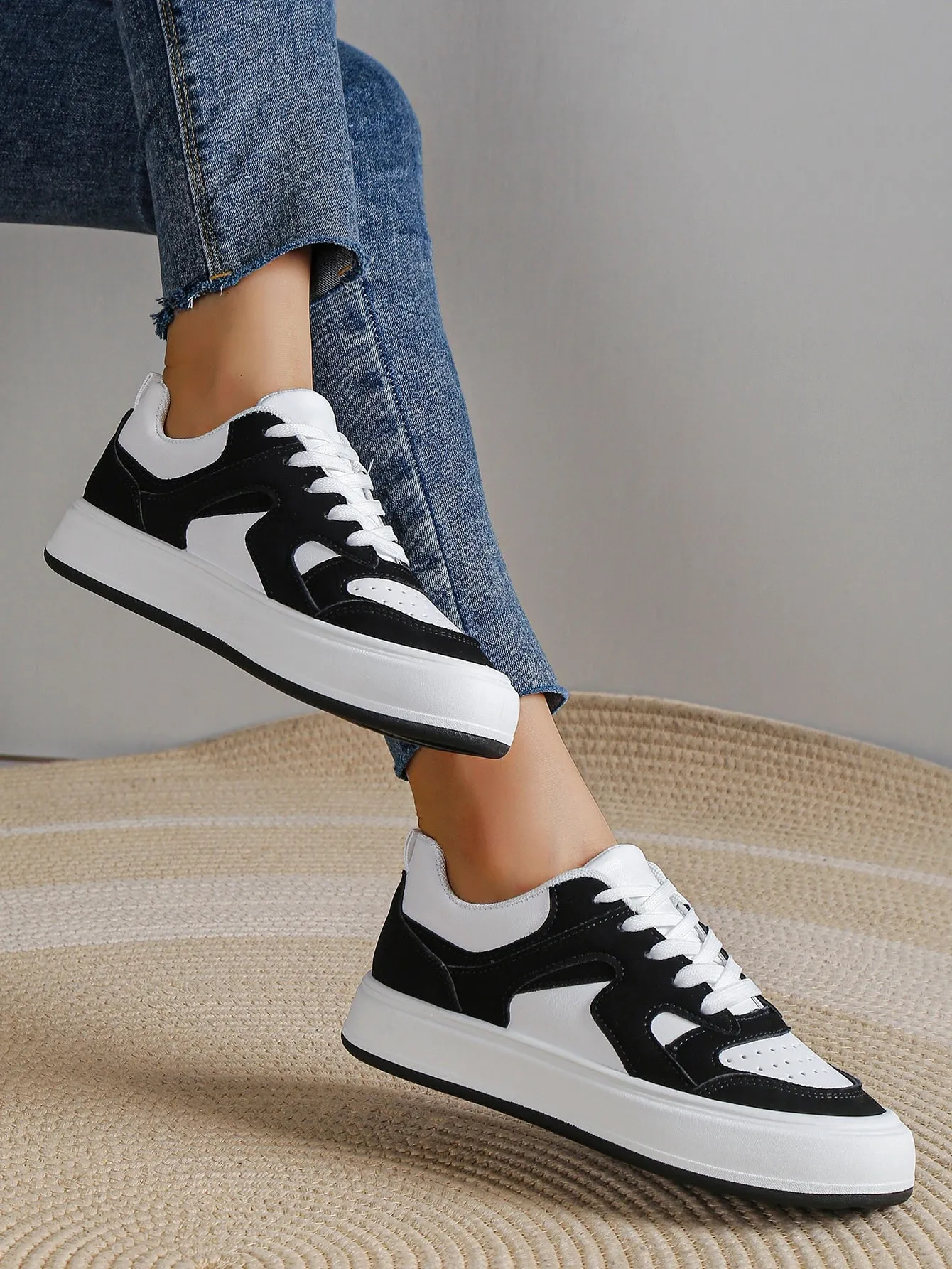 Women Minimalist Lace-up Front Skate Shoes, Sporty Outdoor Sneakers