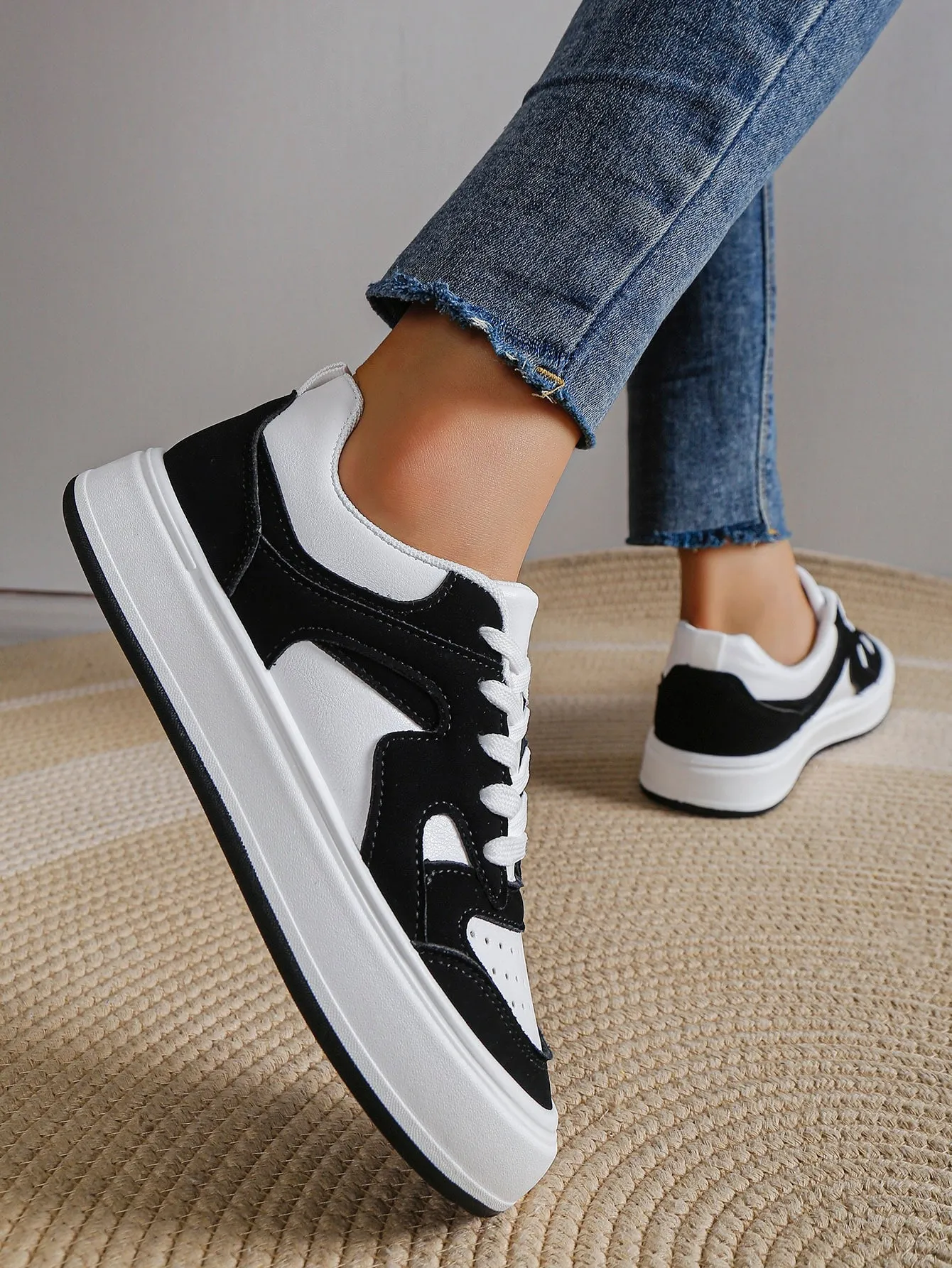 Women Minimalist Lace-up Front Skate Shoes, Sporty Outdoor Sneakers