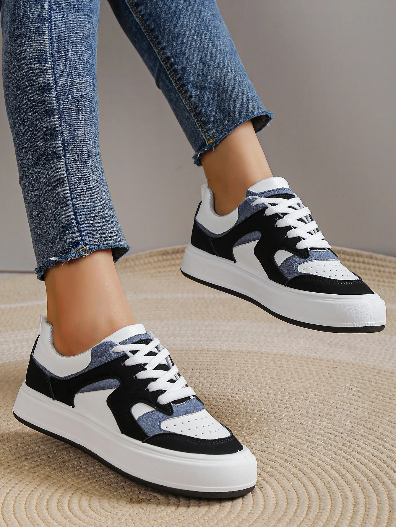 Women Minimalist Lace-up Front Skate Shoes, Sporty Outdoor Sneakers